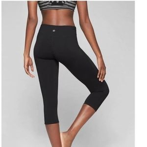 Athleta High Rise Chaturanga Black Capri S